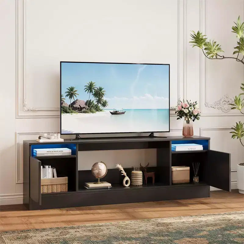 Moderner TV-Ständer mit LED-Beleuchtung, Aufbewahrungsschränken und Regalen