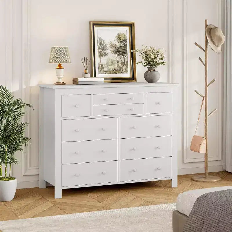 Kommode mit 10 Schubladen fürs Schlafzimmer, moderner Holzschubladenschrank mit natürlicher Struktur